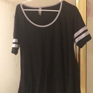 LuLaRoe Perfect Tee Medium